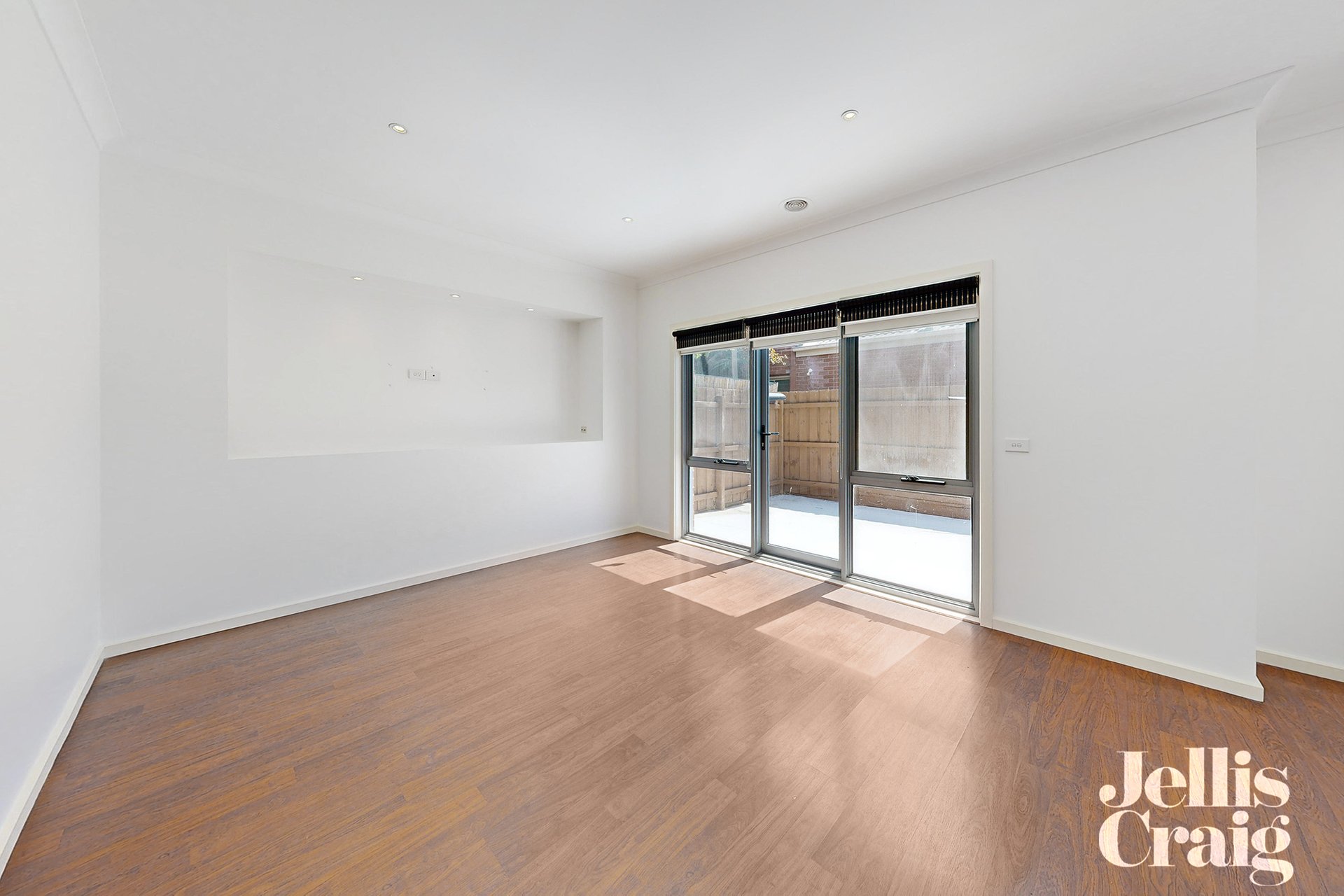 2/134 Cooper Street, Essendon image 4