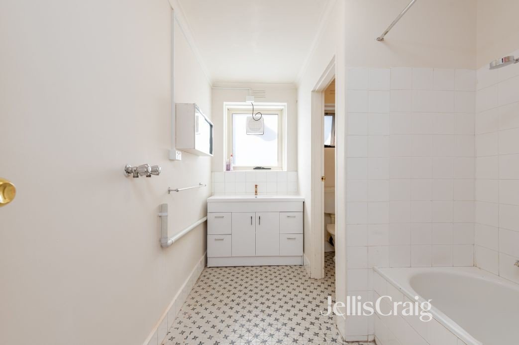 2/134 Mitchell Street, Brunswick East image 5