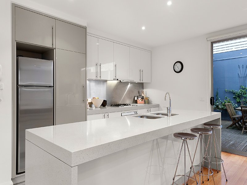 2/135 Ormond Esplanade, Elwood image 7