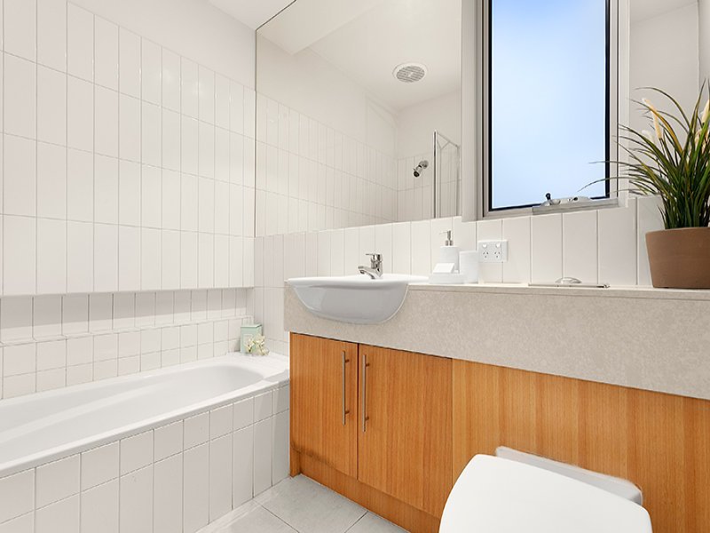 2/135 Ormond Esplanade, Elwood image 8