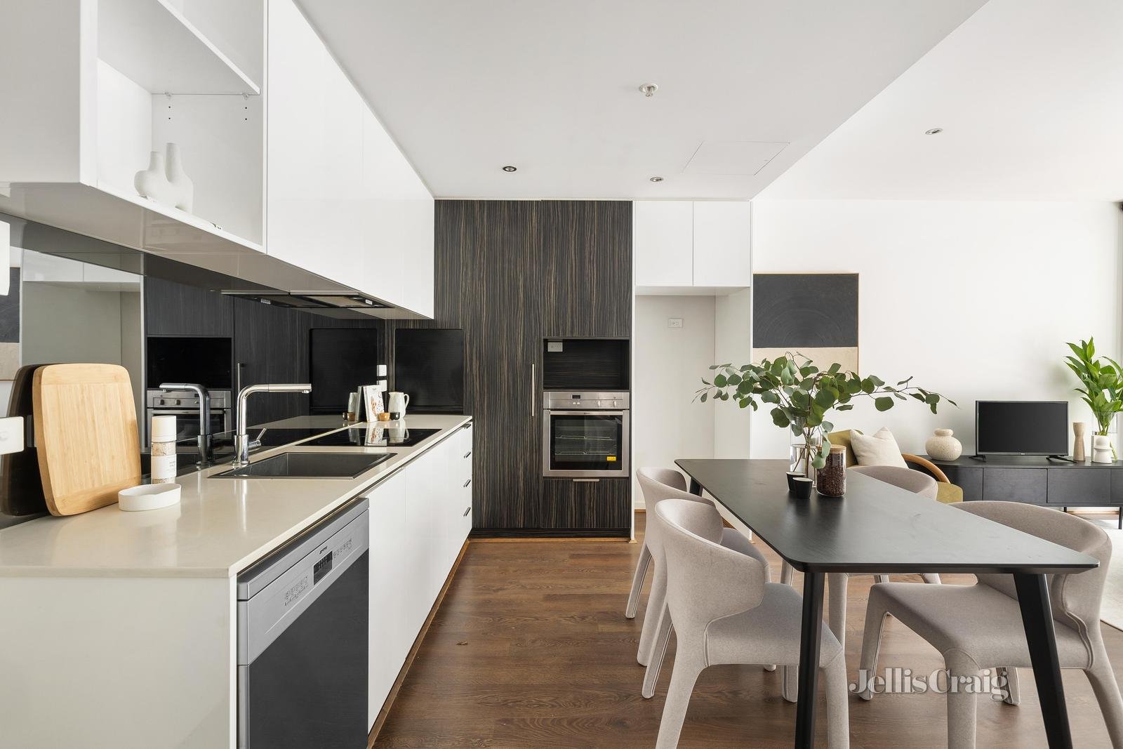 2/136 Church Street, Hawthorn image 3
