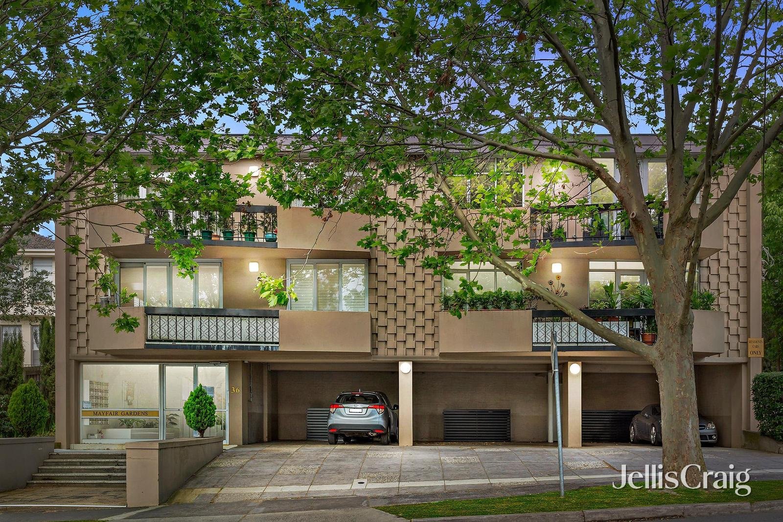 21/36 Grange Road, Toorak image 3