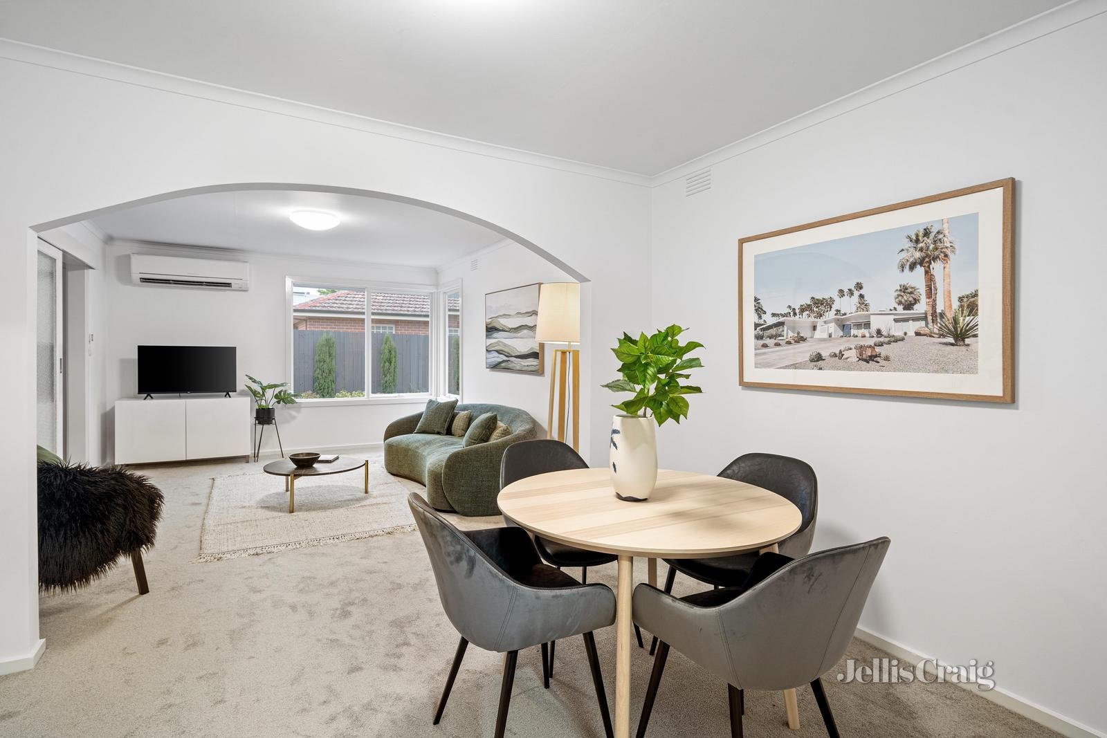 2/136 Windsor Crescent, Surrey Hills image 5