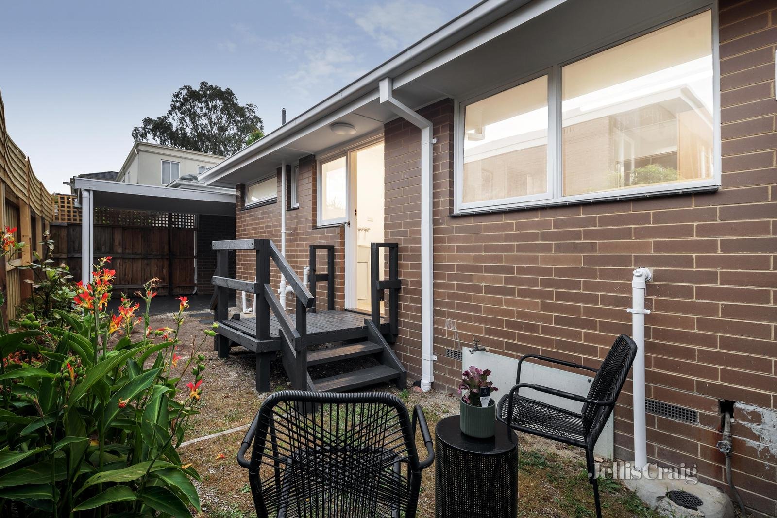 2/136 Windsor Crescent, Surrey Hills image 7