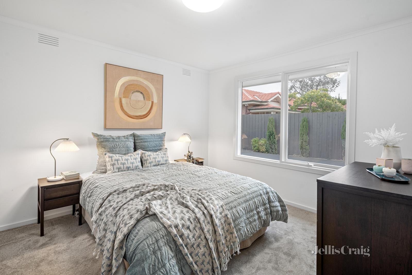 2/136 Windsor Crescent, Surrey Hills image 9