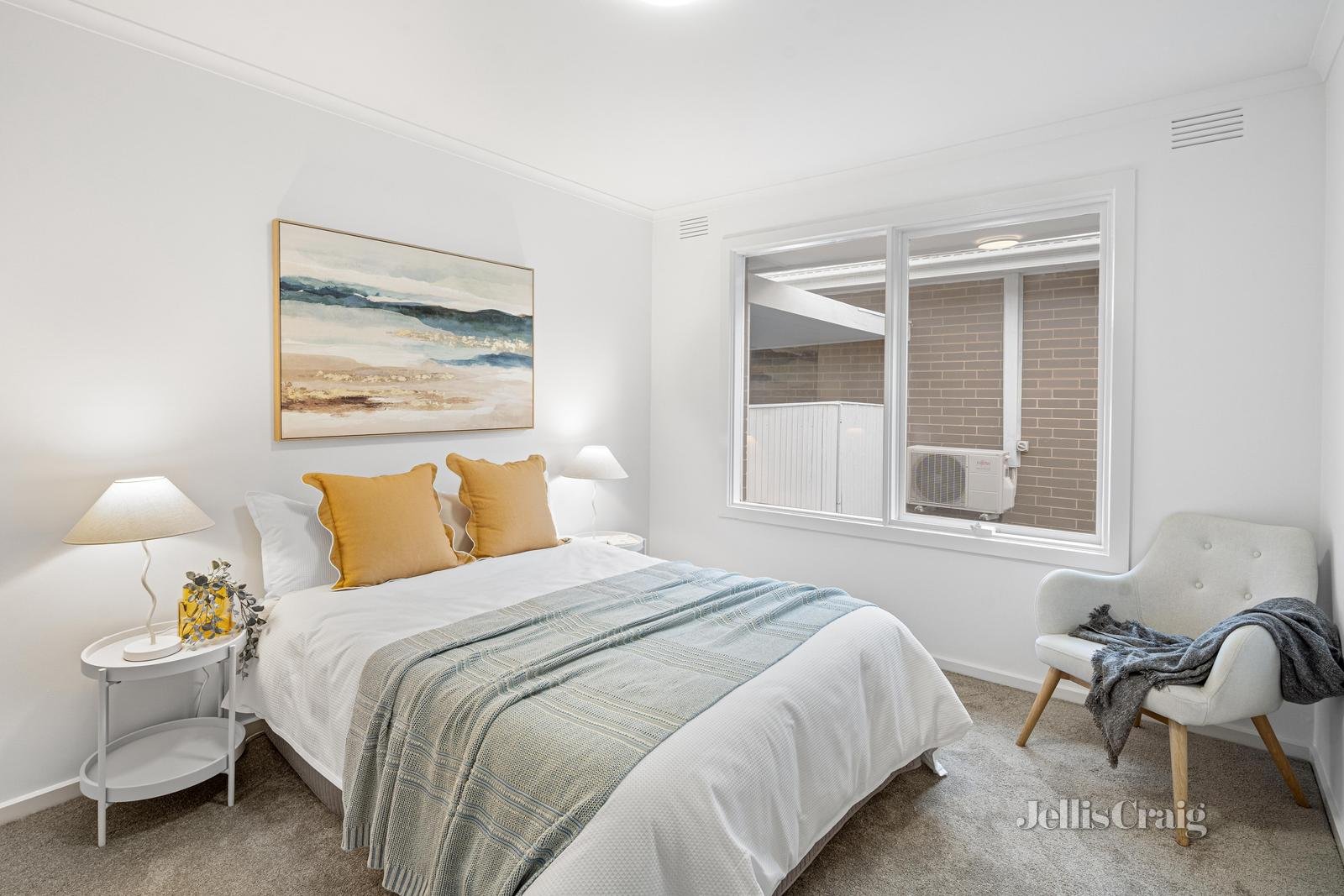 2/136 Windsor Crescent, Surrey Hills image 10