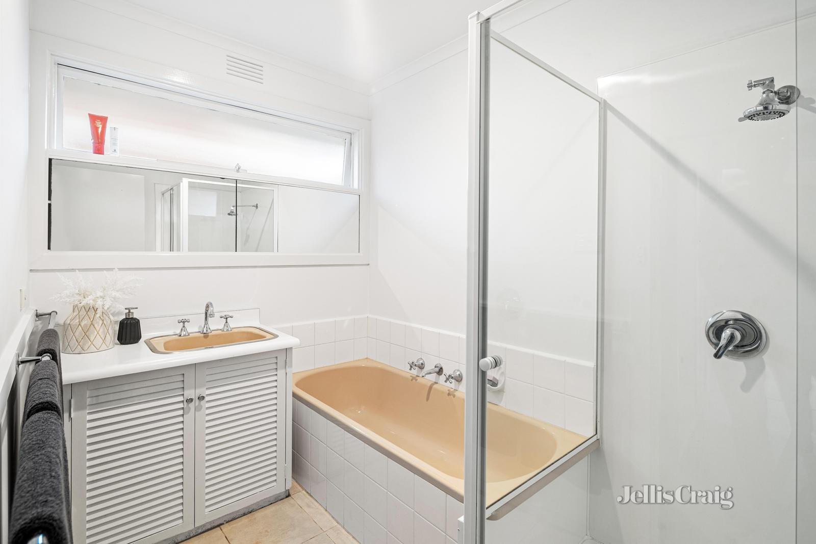 2/136 Windsor Crescent, Surrey Hills image 11