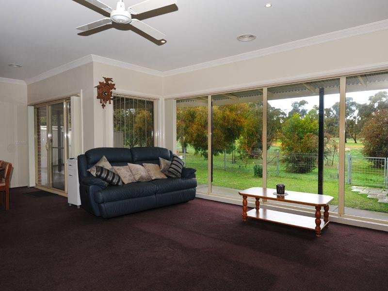 2/137 Bogong Avenue, Invermay Park image 4