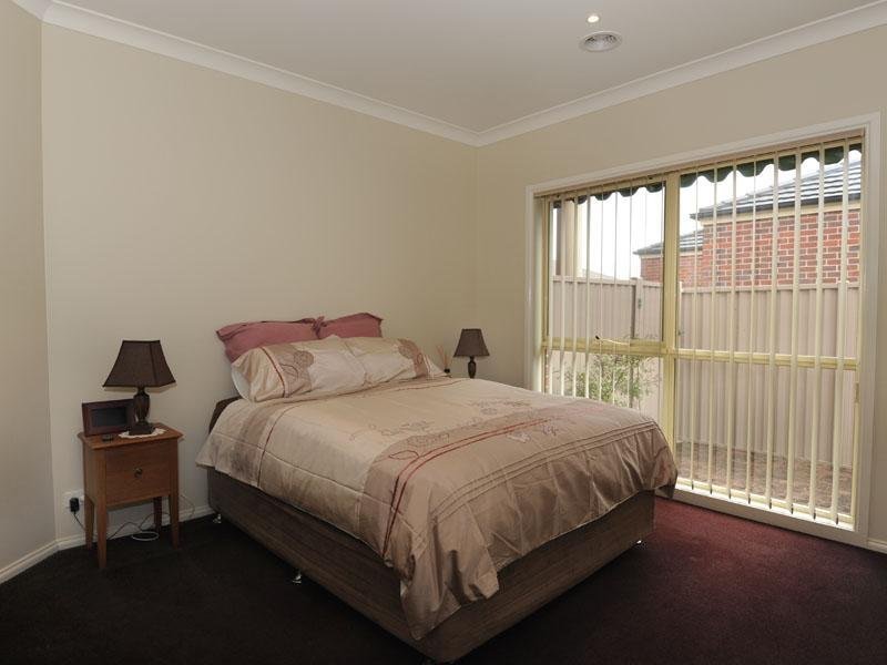 2/137 Bogong Avenue, Invermay Park image 6
