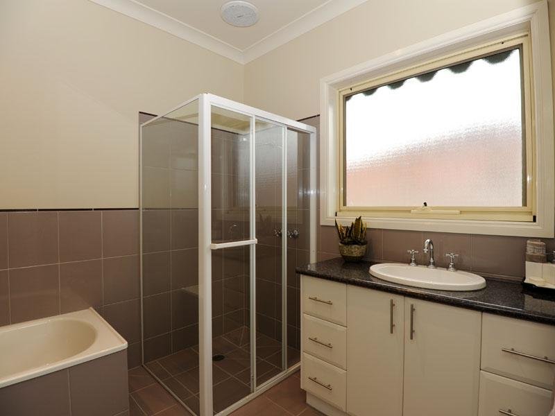 2/137 Bogong Avenue, Invermay Park image 8