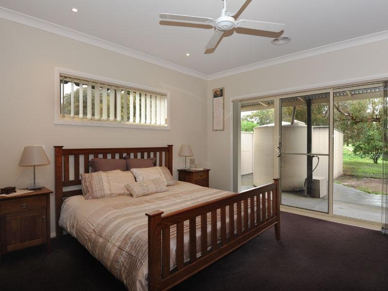 2/137 Bogong Avenue, Invermay Park image 9