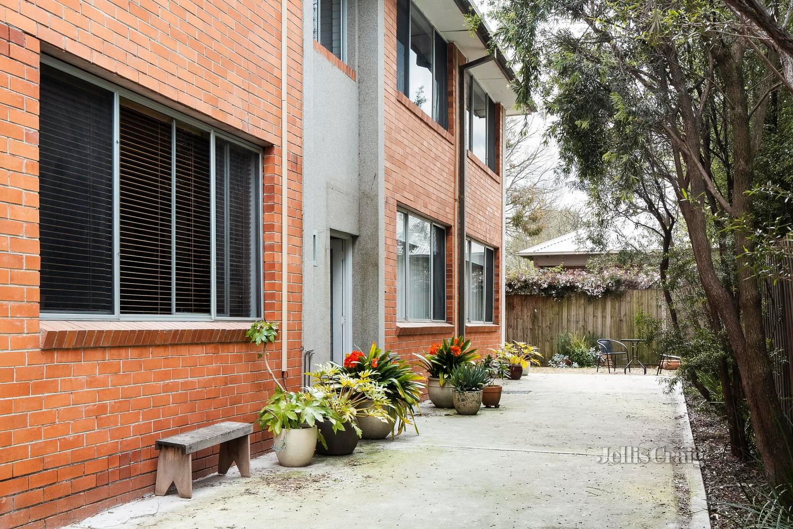 2/137 Westgarth Street, Northcote image 2