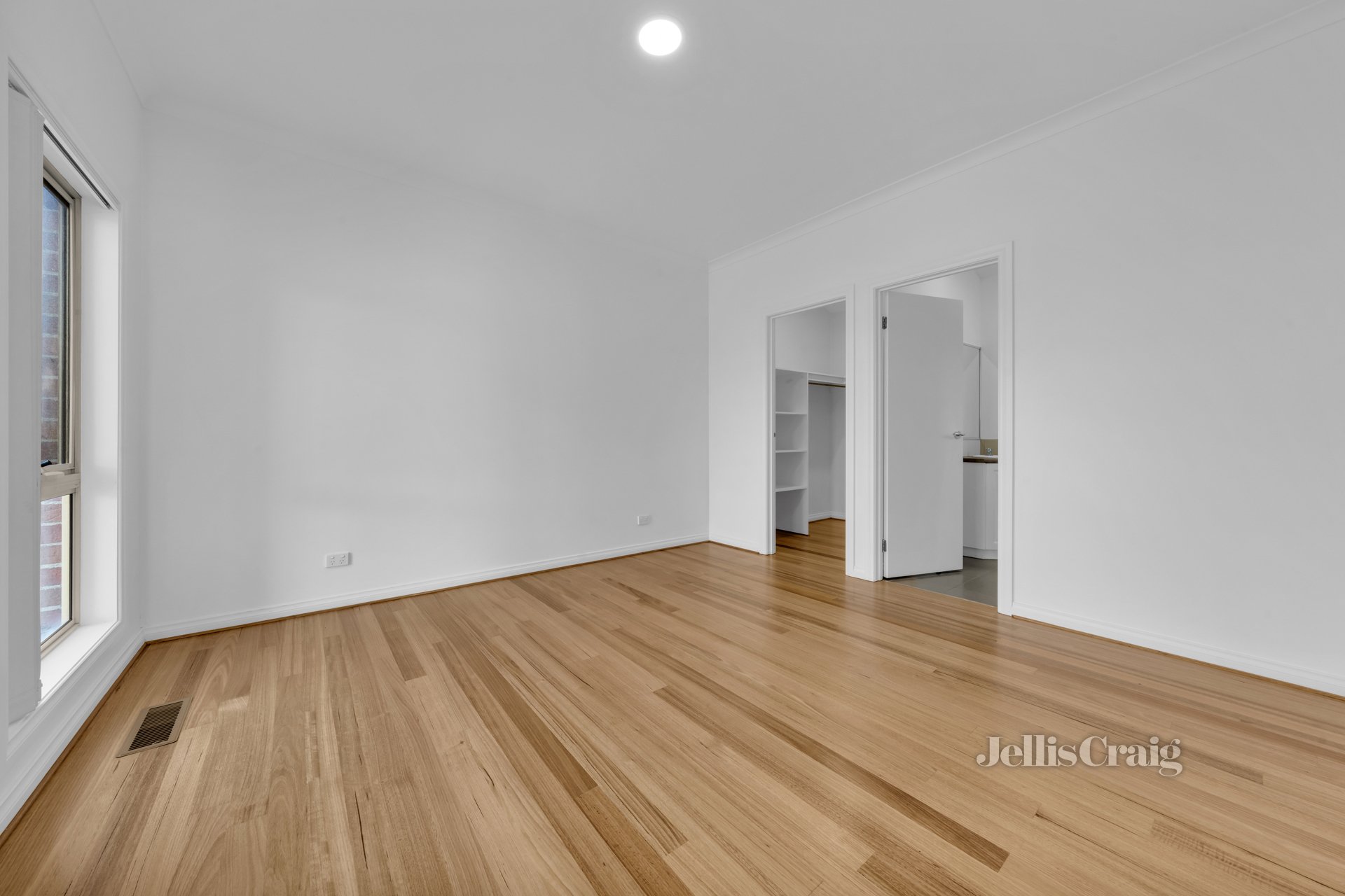 2/1372 Dandenong Road, Hughesdale image 3