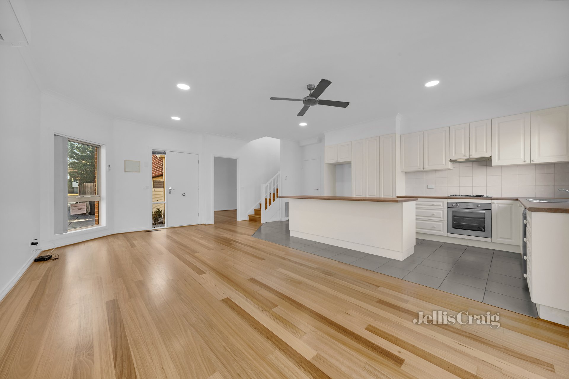 2/1372 Dandenong Road, Hughesdale image 2