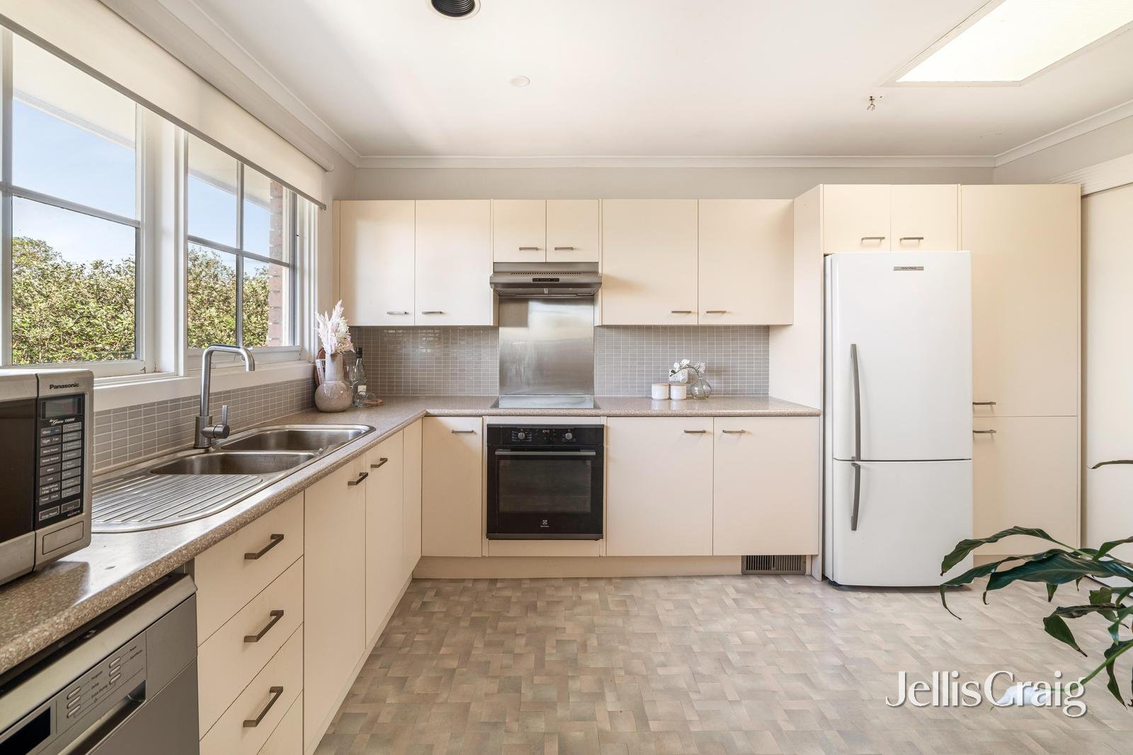 21/374 Warrigal Road, Cheltenham image 5