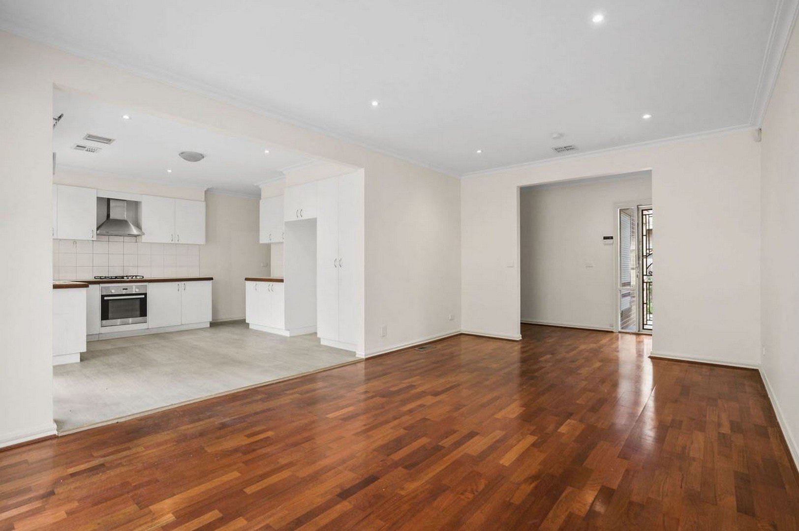 2/1379 Centre Road, Clayton image 1