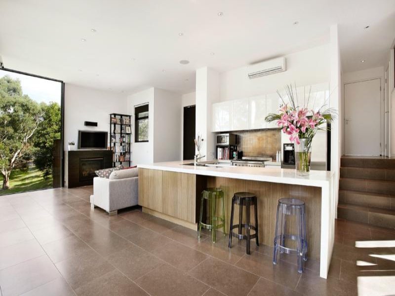 2/138 Winfield Road, Balwyn North image 3