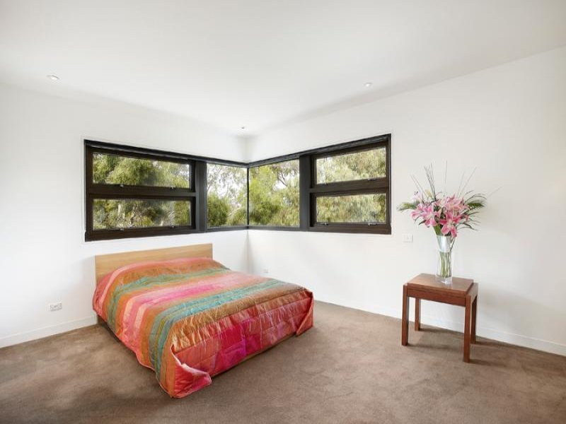 2/138 Winfield Road, Balwyn North image 4