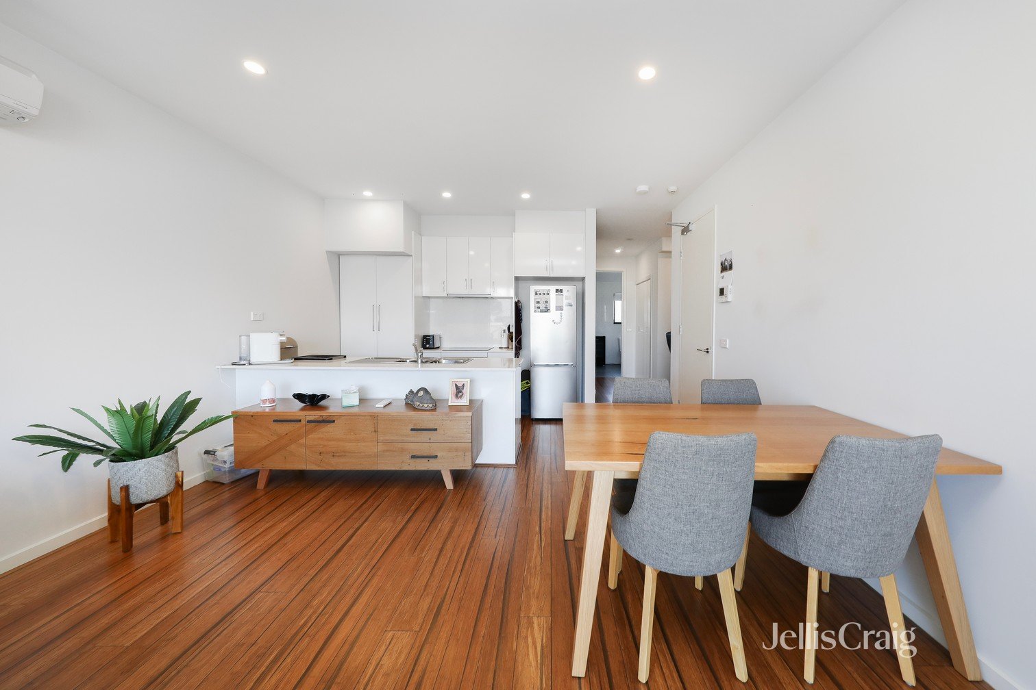 2/139 Railway Place, Williamstown image 5