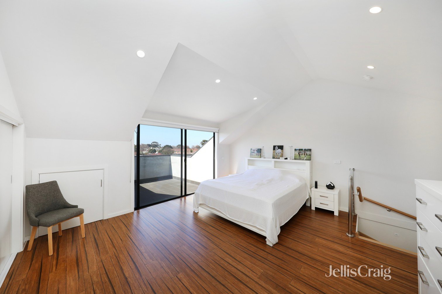 2/139 Railway Place, Williamstown image 6