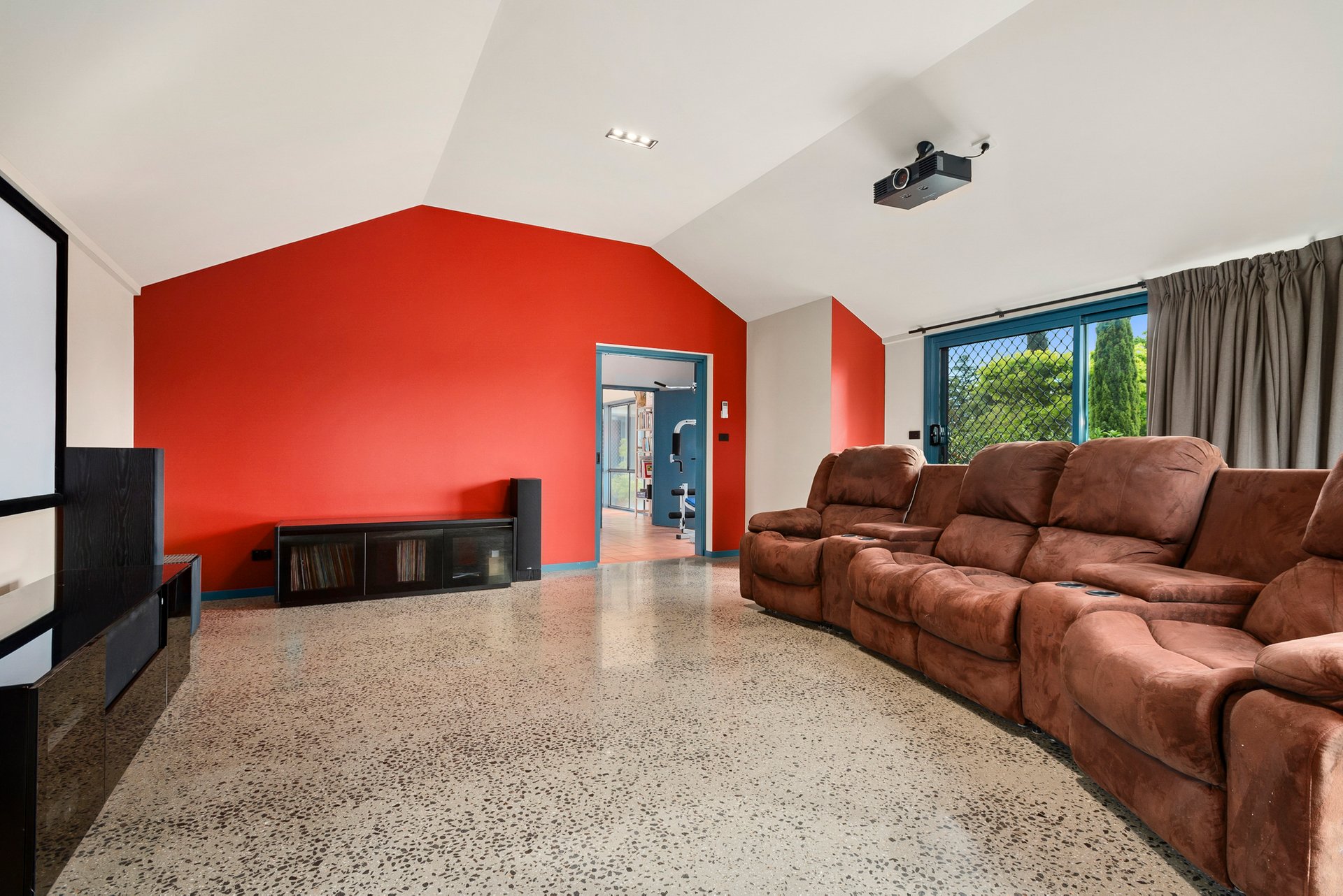 Property Gallery Thumbnail 12