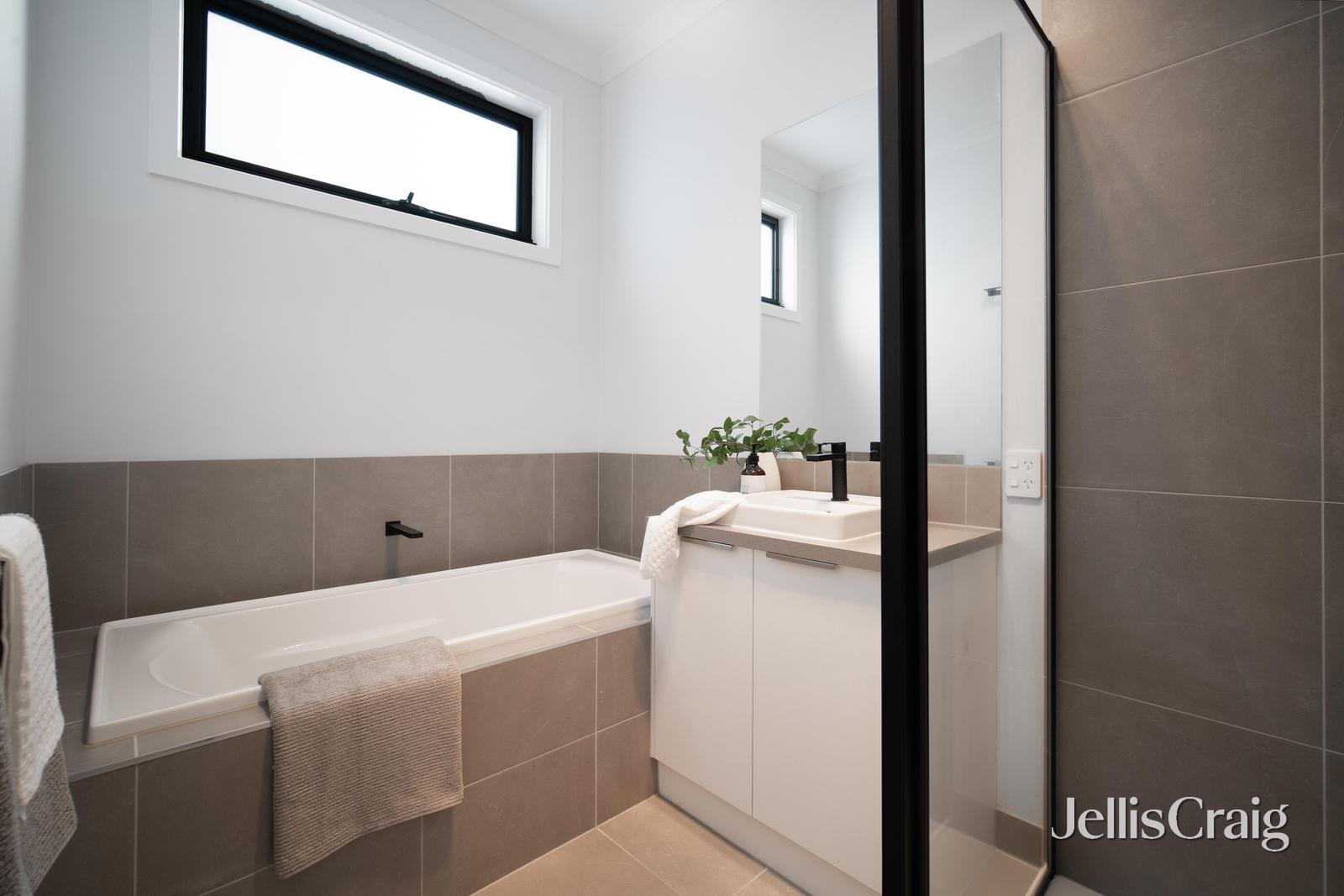 2/14 Brooksbank Court, Black Hill image 11