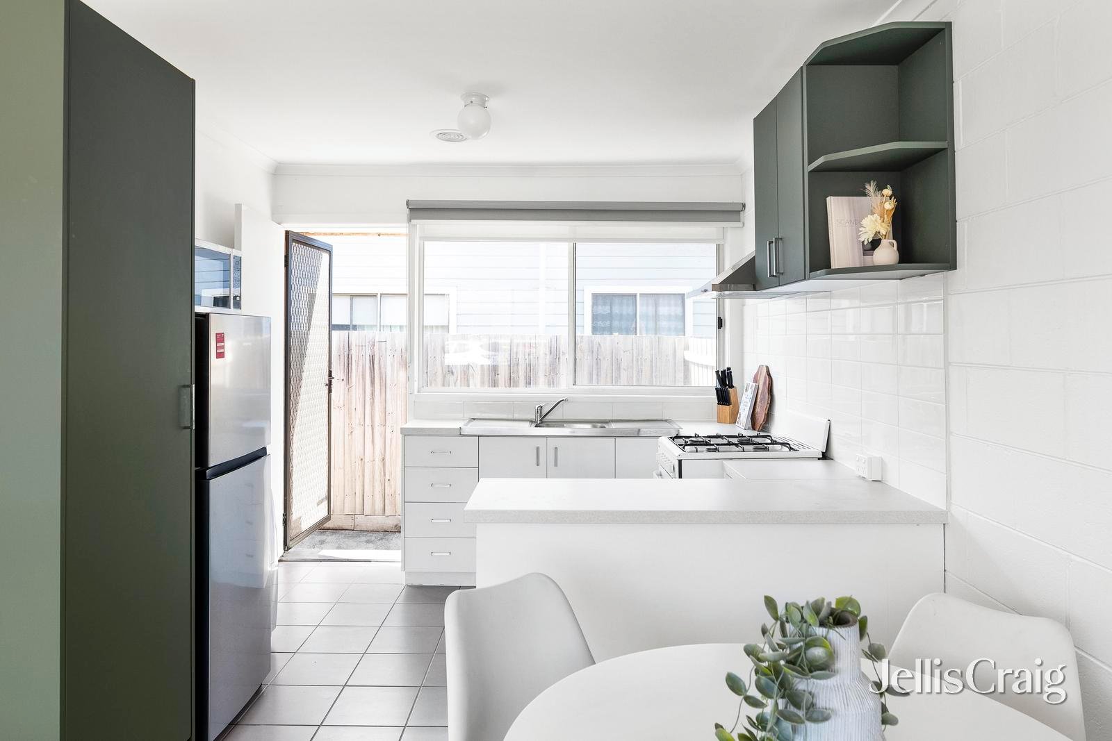 2/14 Caroline Street, Thomastown image 2