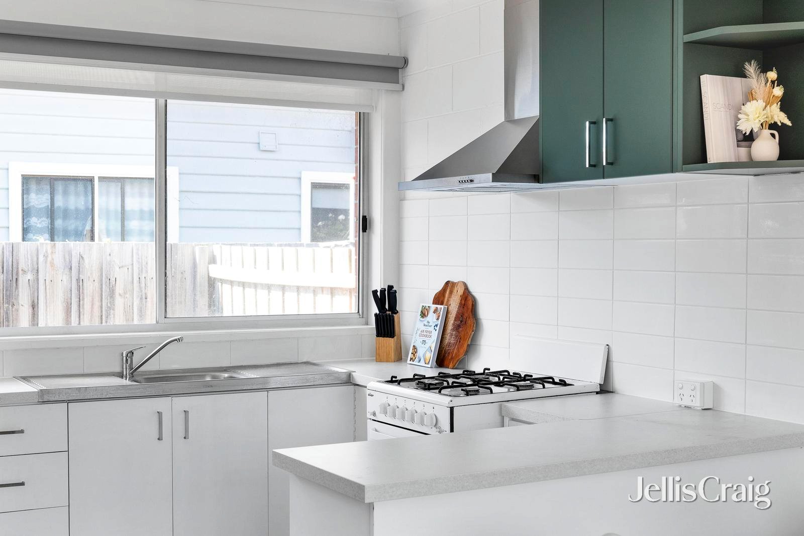 2/14 Caroline Street, Thomastown image 3