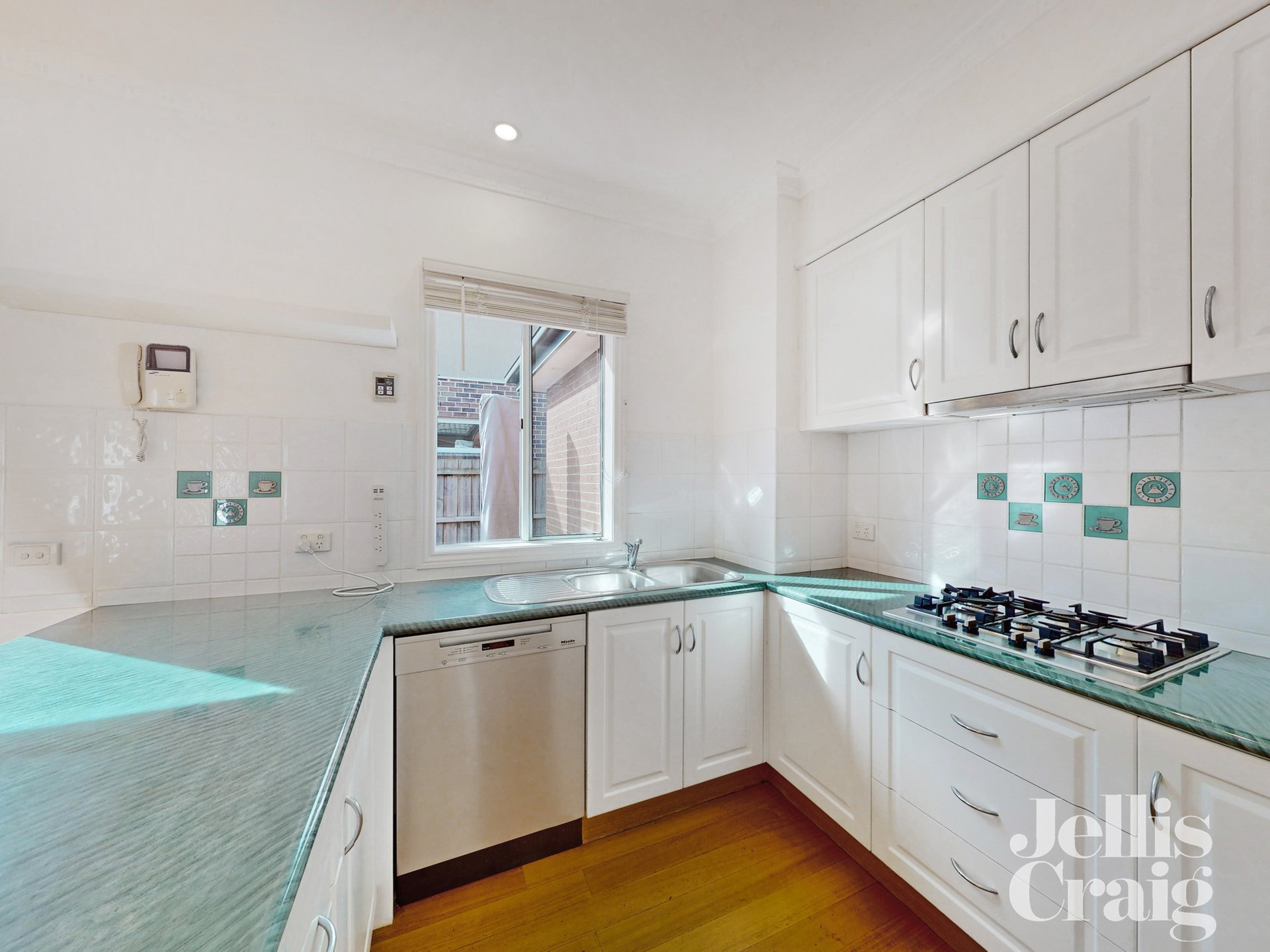 2/14 Clements Street, Bentleigh East image 3