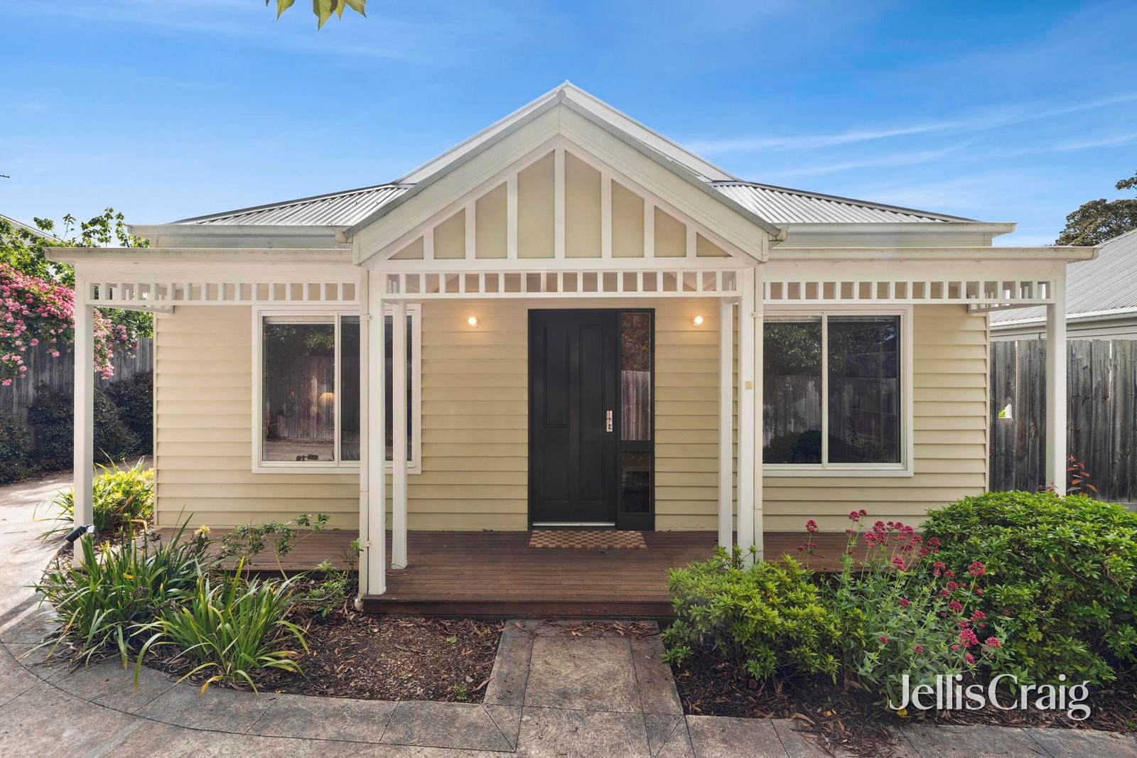 2/14 Corinella Road, Woodend image 1