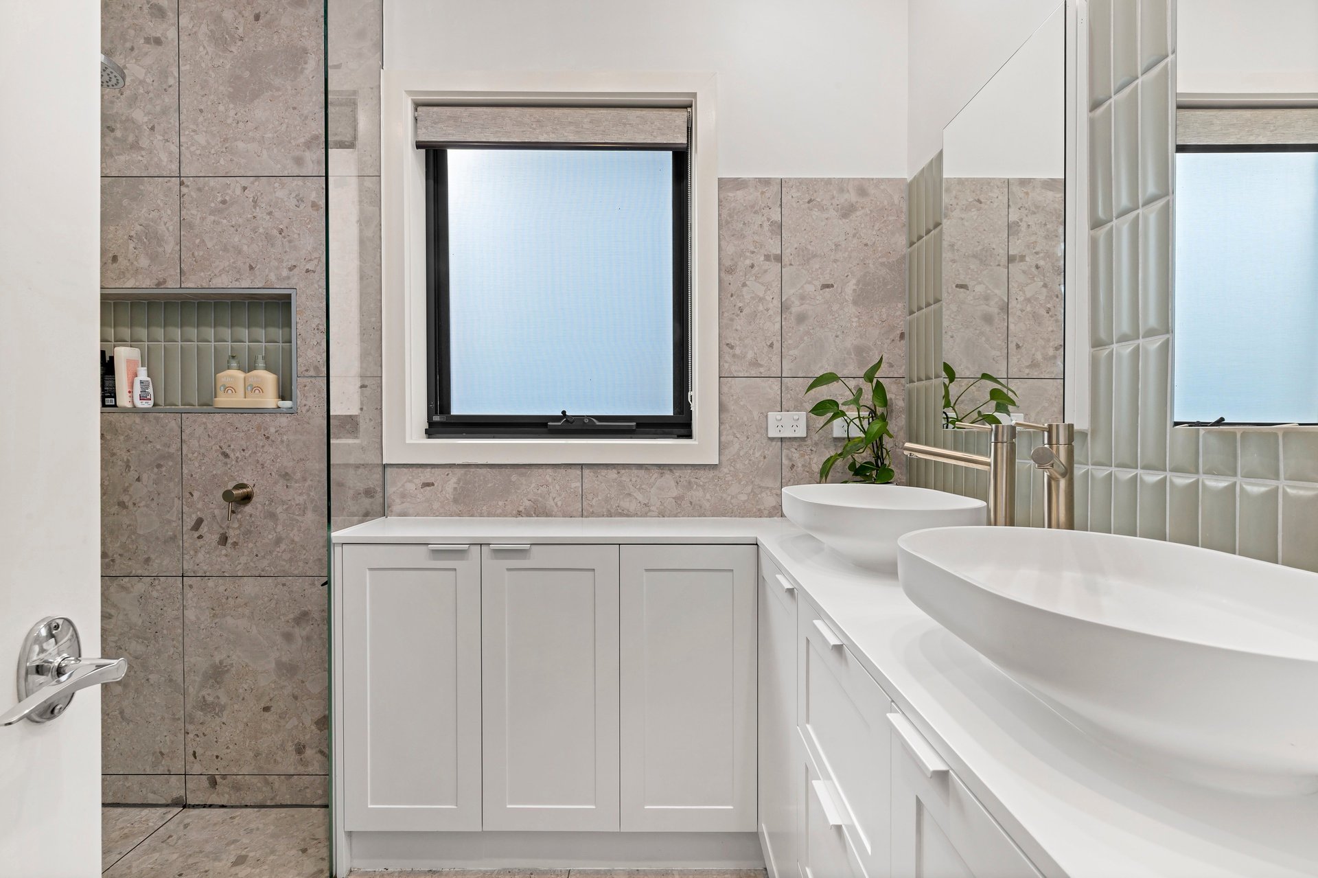 2/14 Daours Court, Watsonia image 5