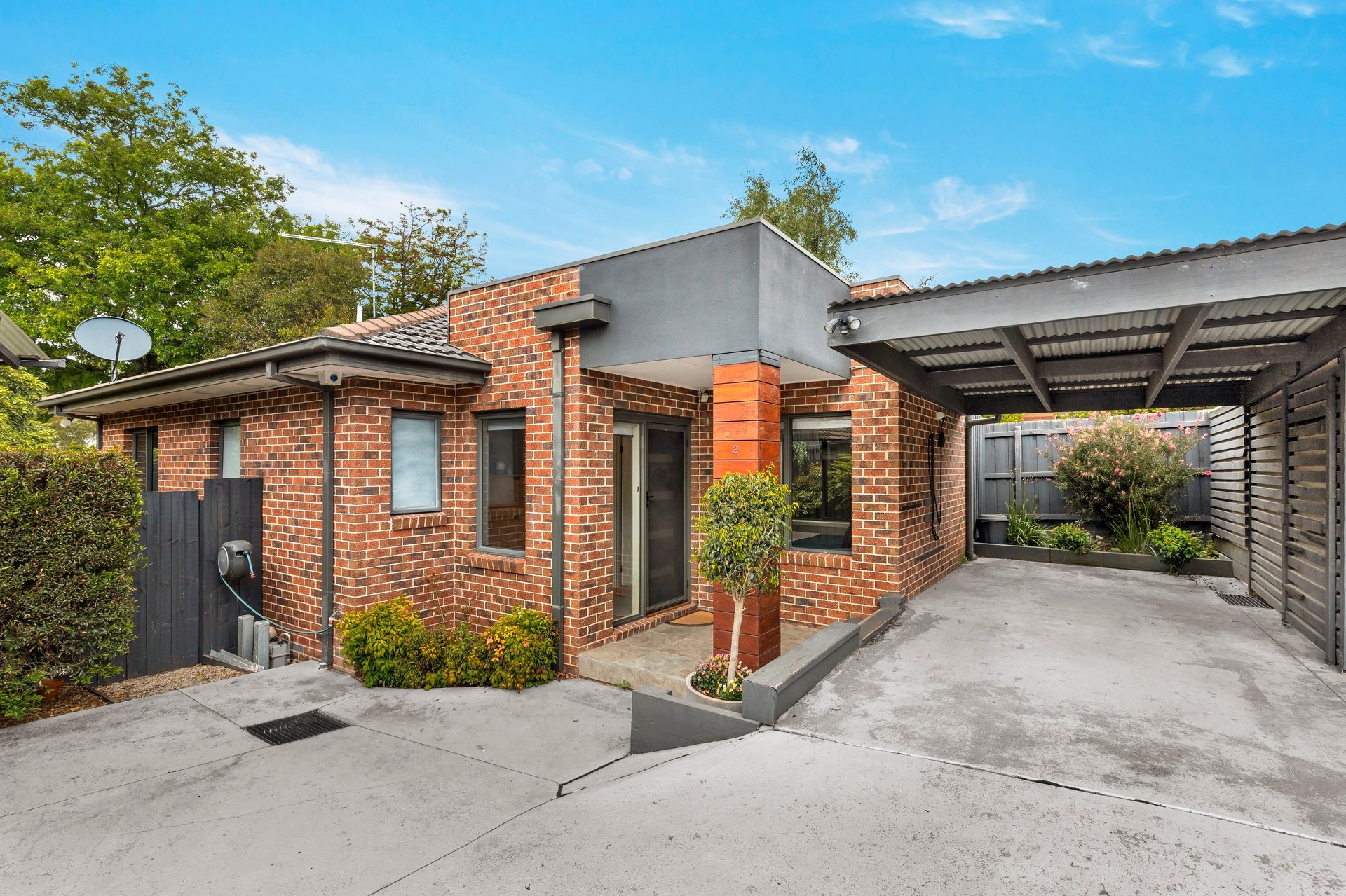 2/14 Daours Court, Watsonia image 1