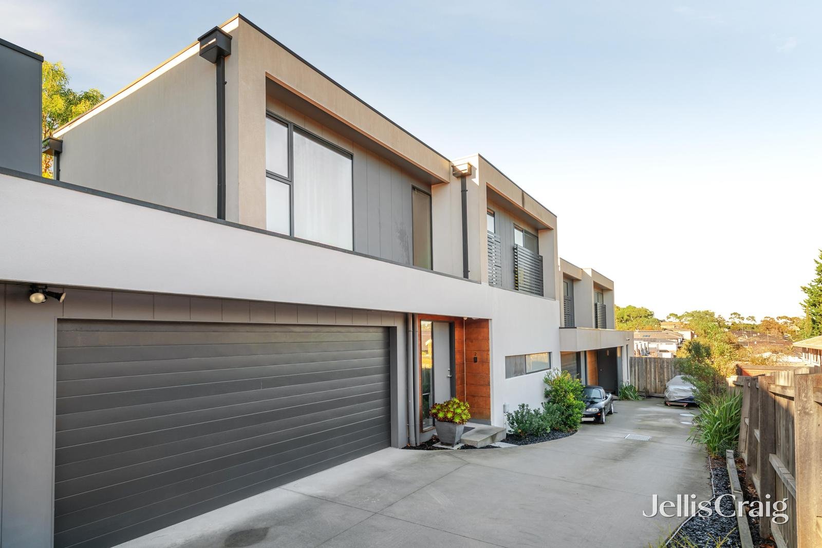 2/14 Fairway Road, Doncaster image 1
