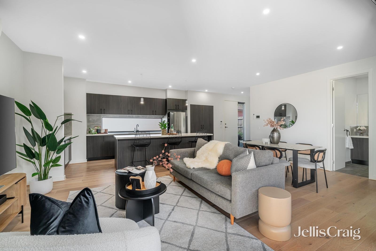 2/14 Fairway Road, Doncaster image 2