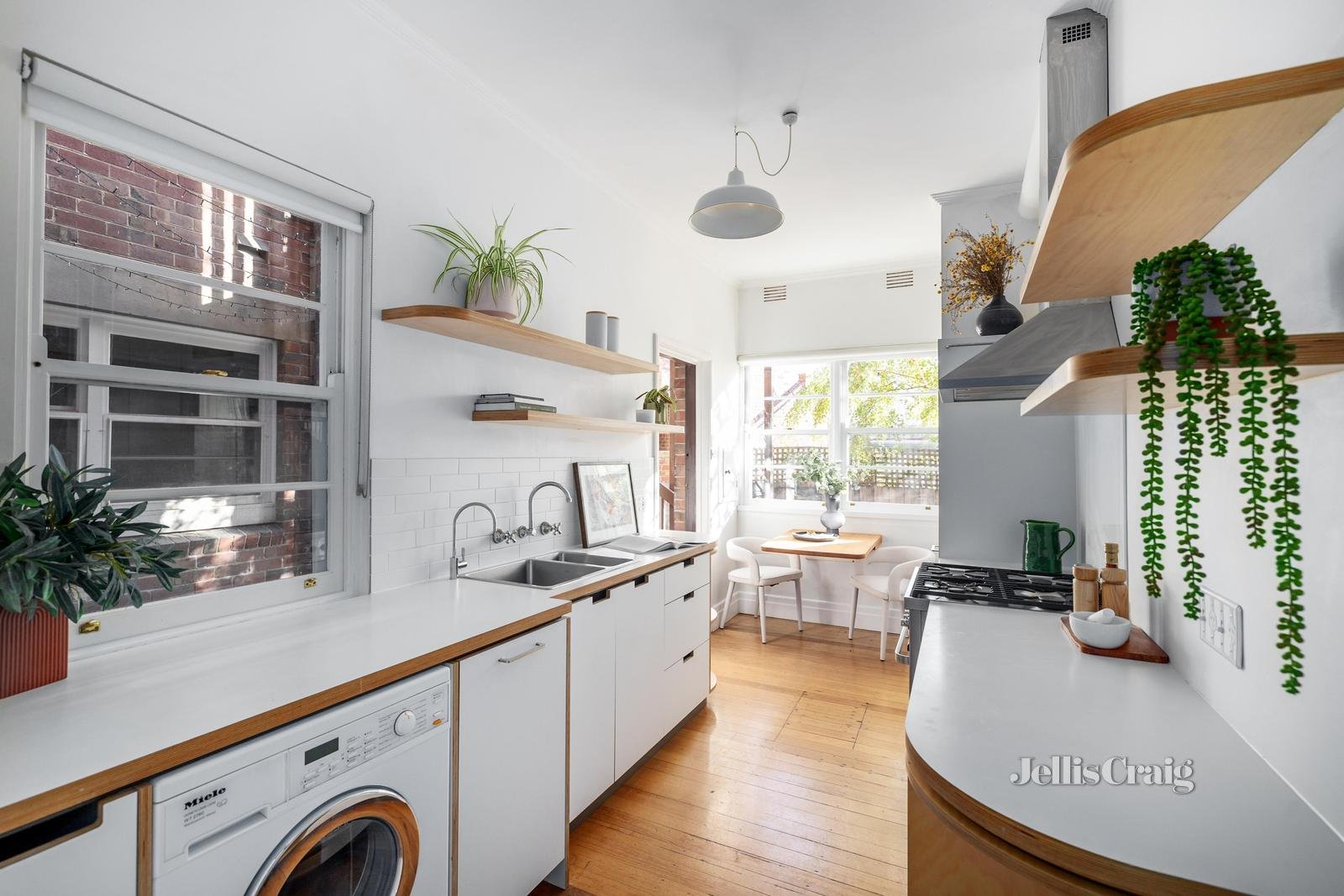 2/14 Garden Avenue, East Melbourne image 2