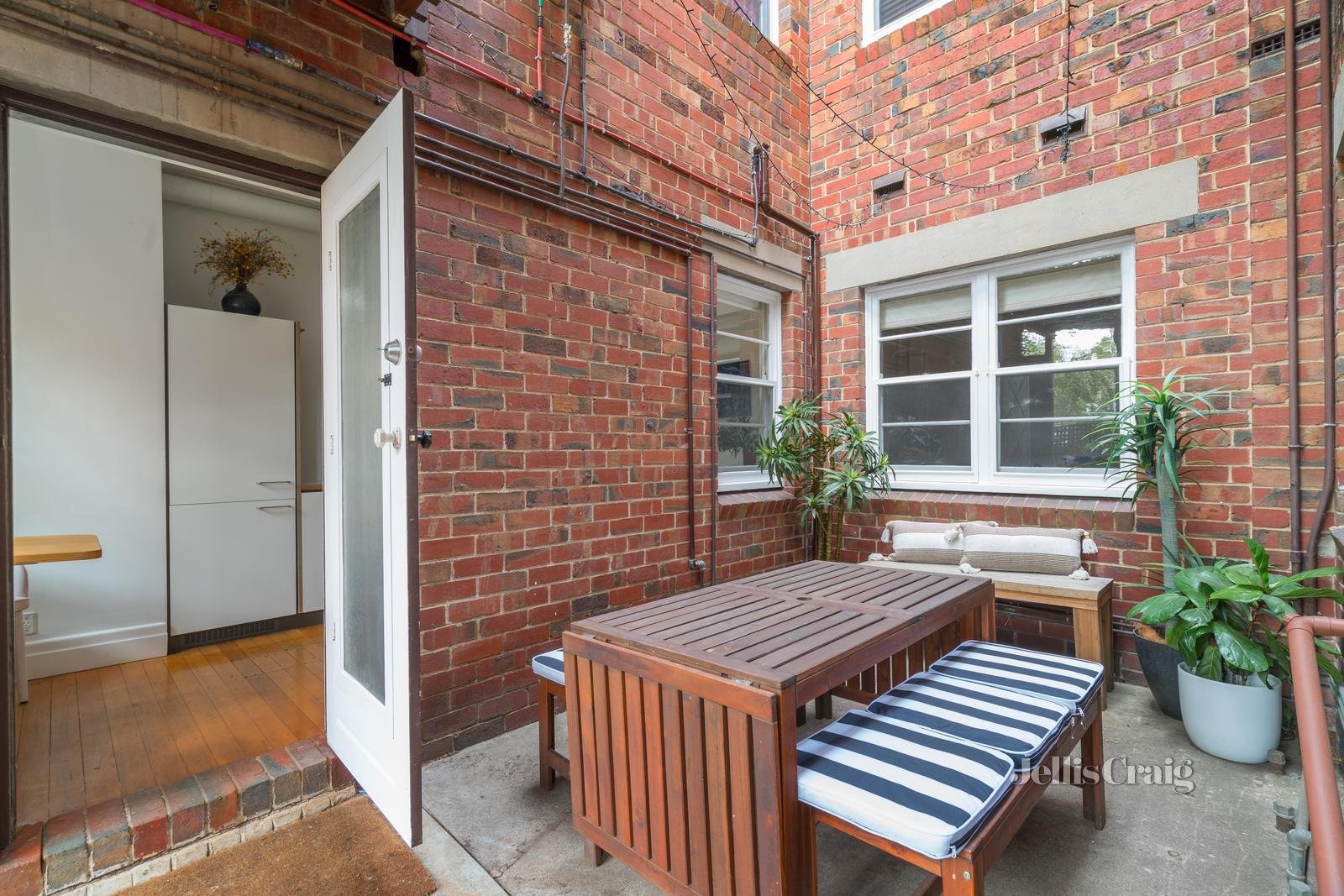 2/14 Garden Avenue, East Melbourne image 7