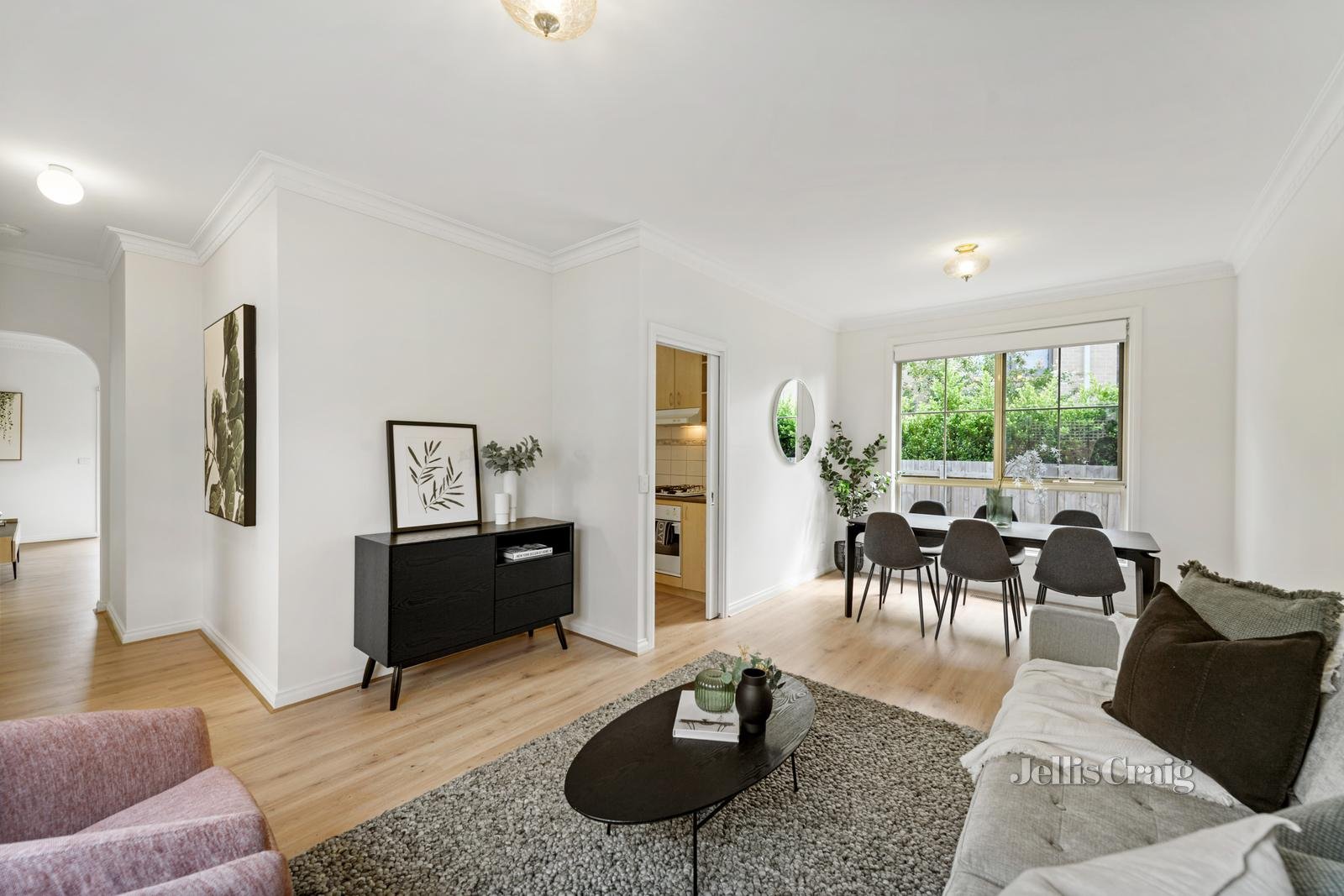 2/14 Grenfell Road, Mount Waverley image 3