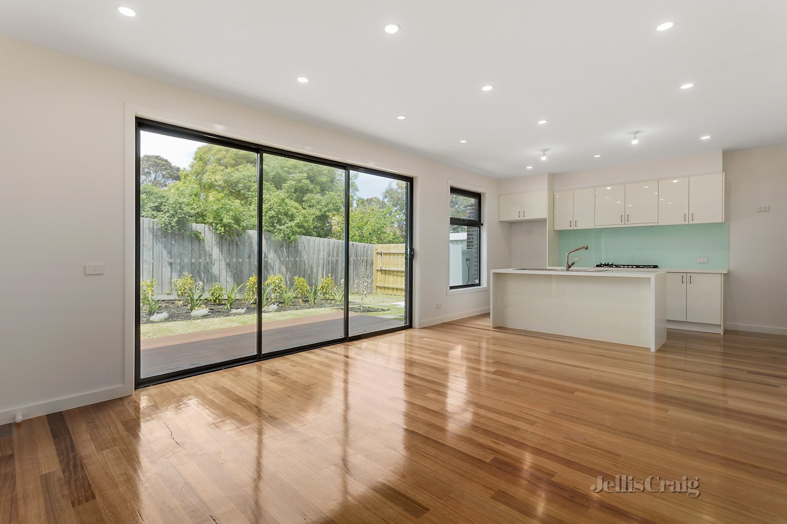 2/14 Judith Court, Mount Waverley image 1