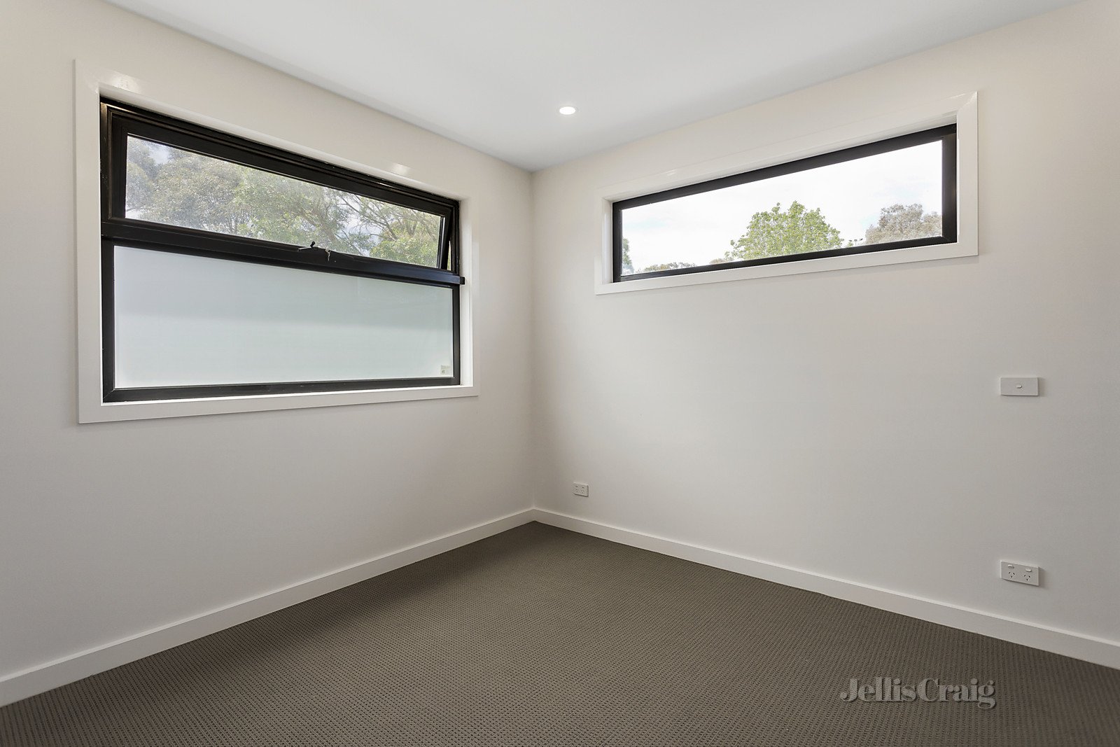 2/14 Judith Court, Mount Waverley image 4