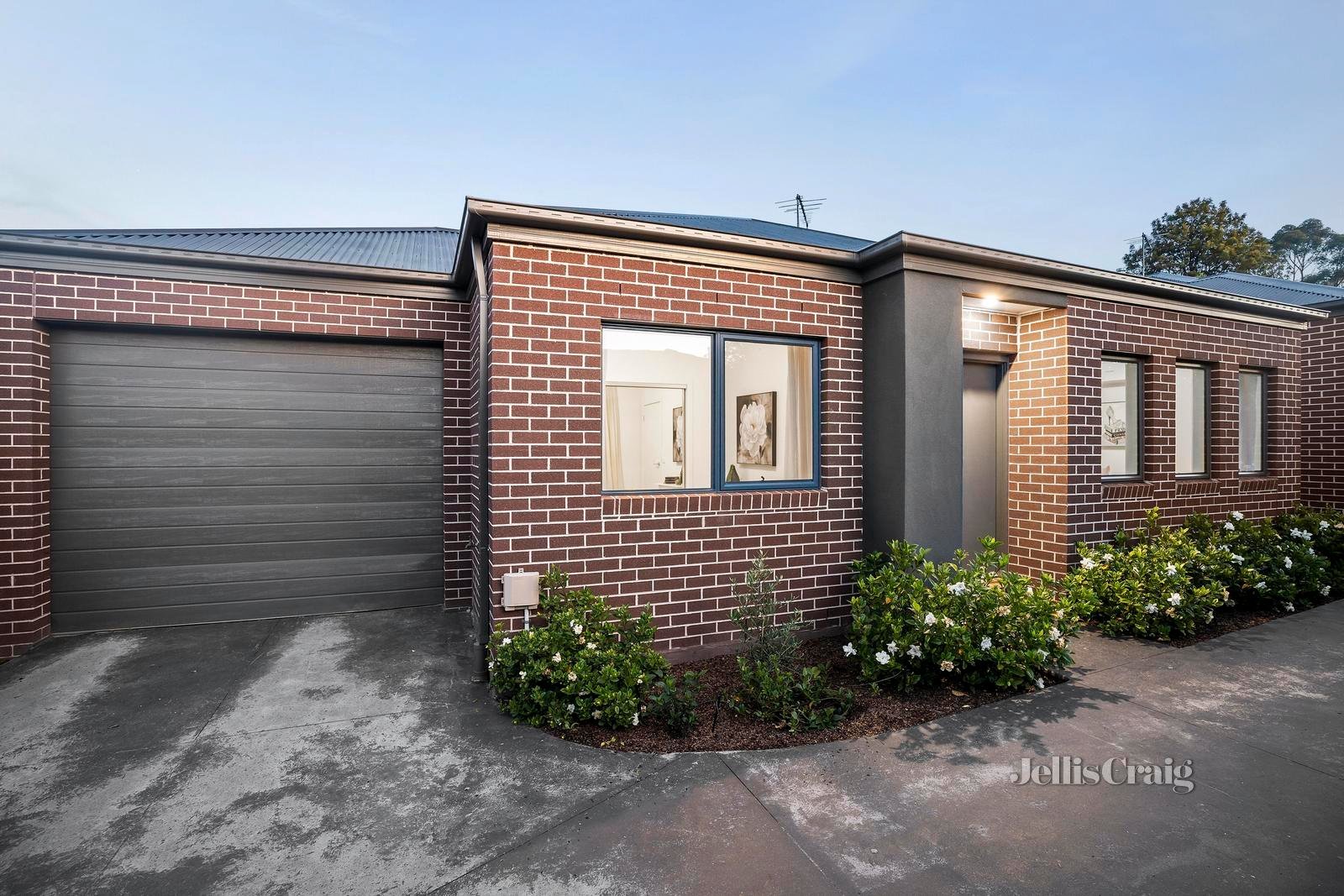 2/14 Laird Street, Croydon image 1