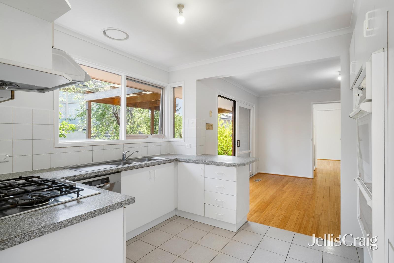 2/14 Mantell Street, Doncaster&nbsp;East image 5