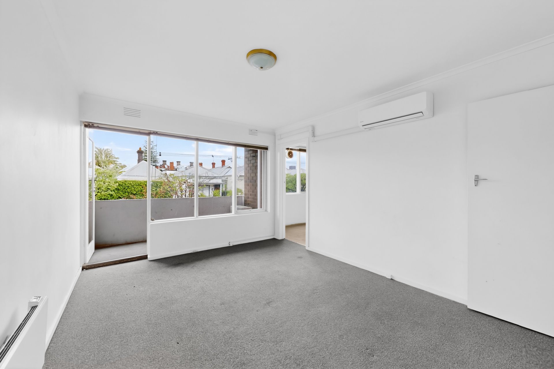 2/14 May Road, Toorak image 2