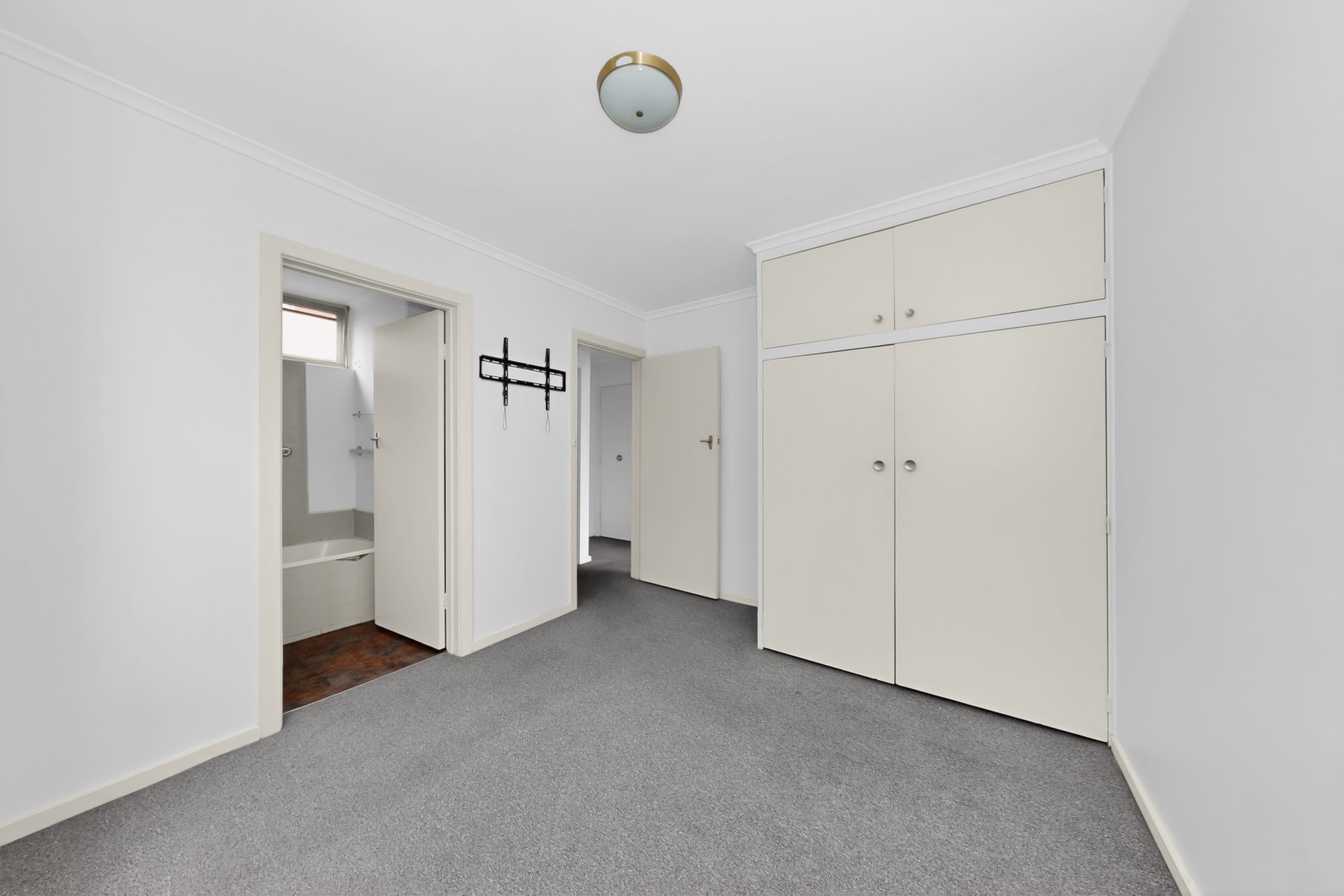 2/14 May Road, Toorak image 5