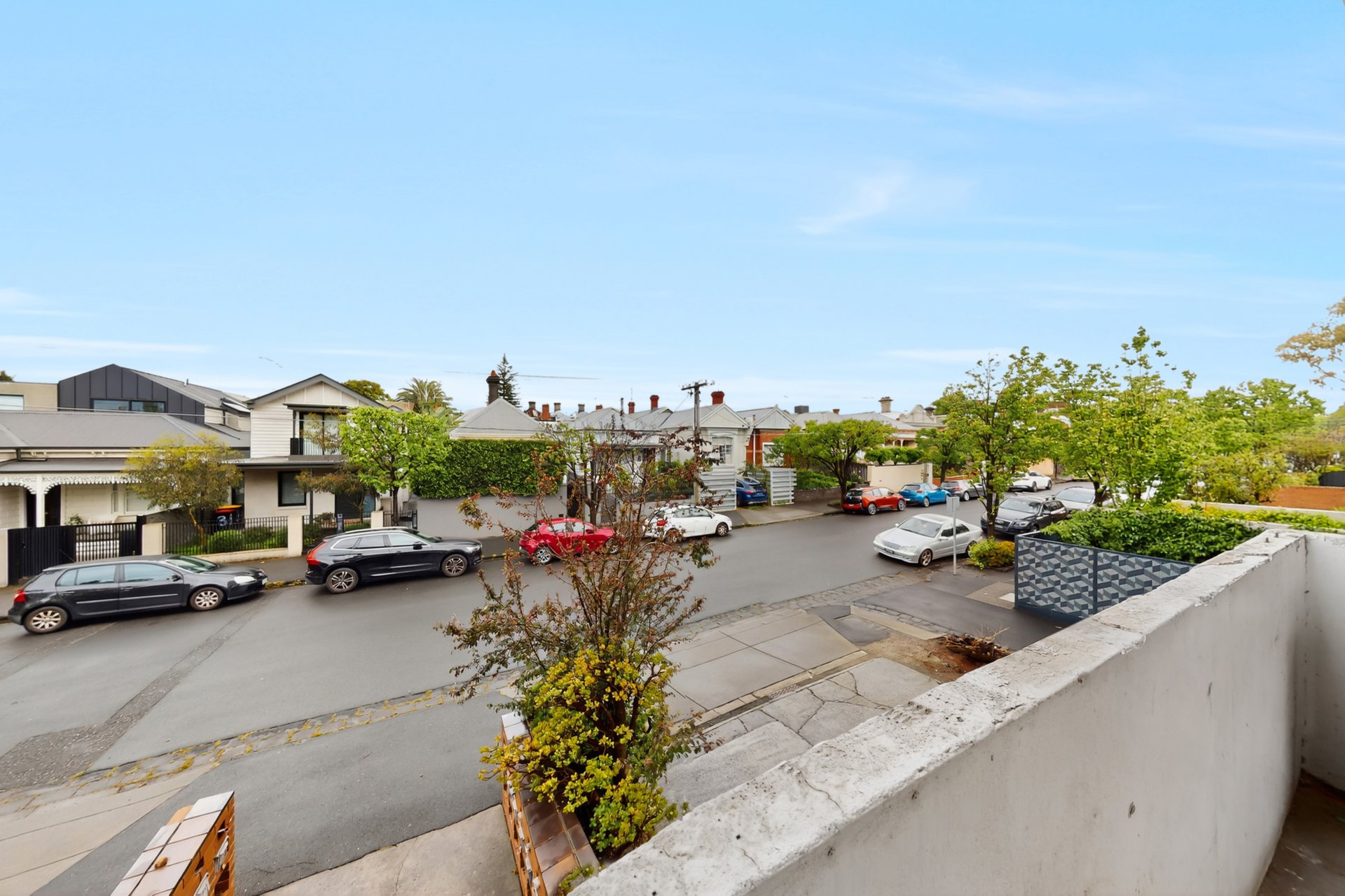 2/14 May Road, Toorak image 13
