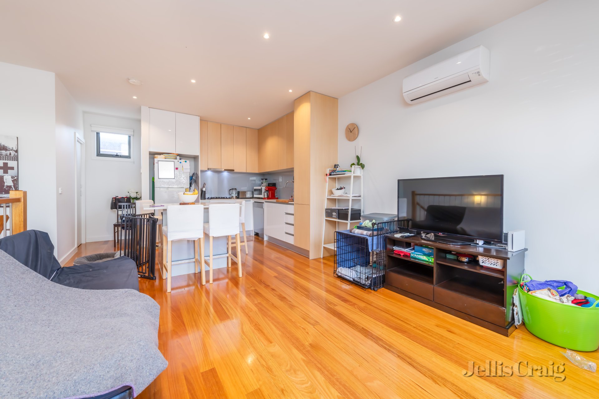 2/14 Pitt Street, Brunswick image 2