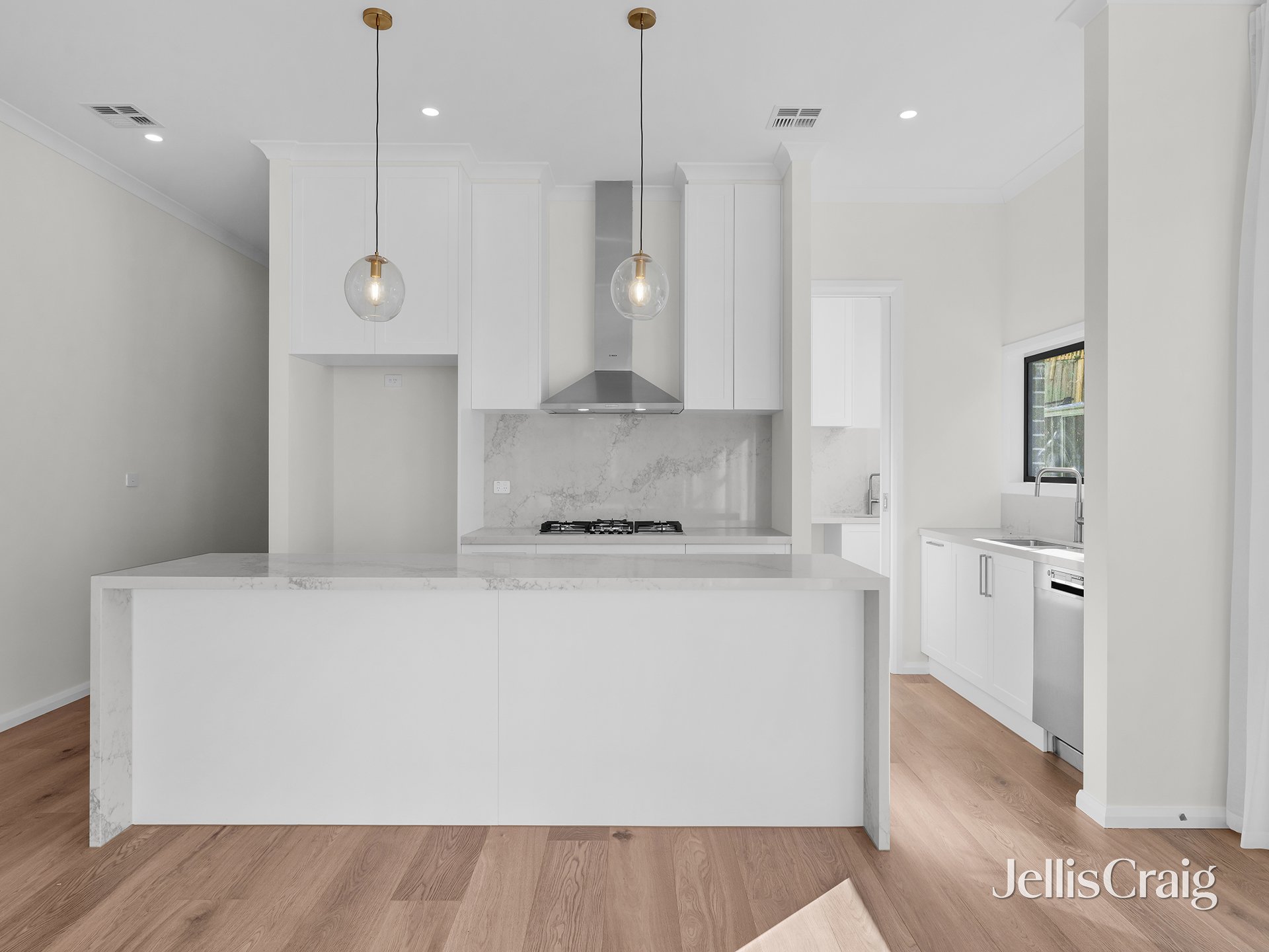 2/14 Sadie Street, Mount&nbsp;Waverley image 2