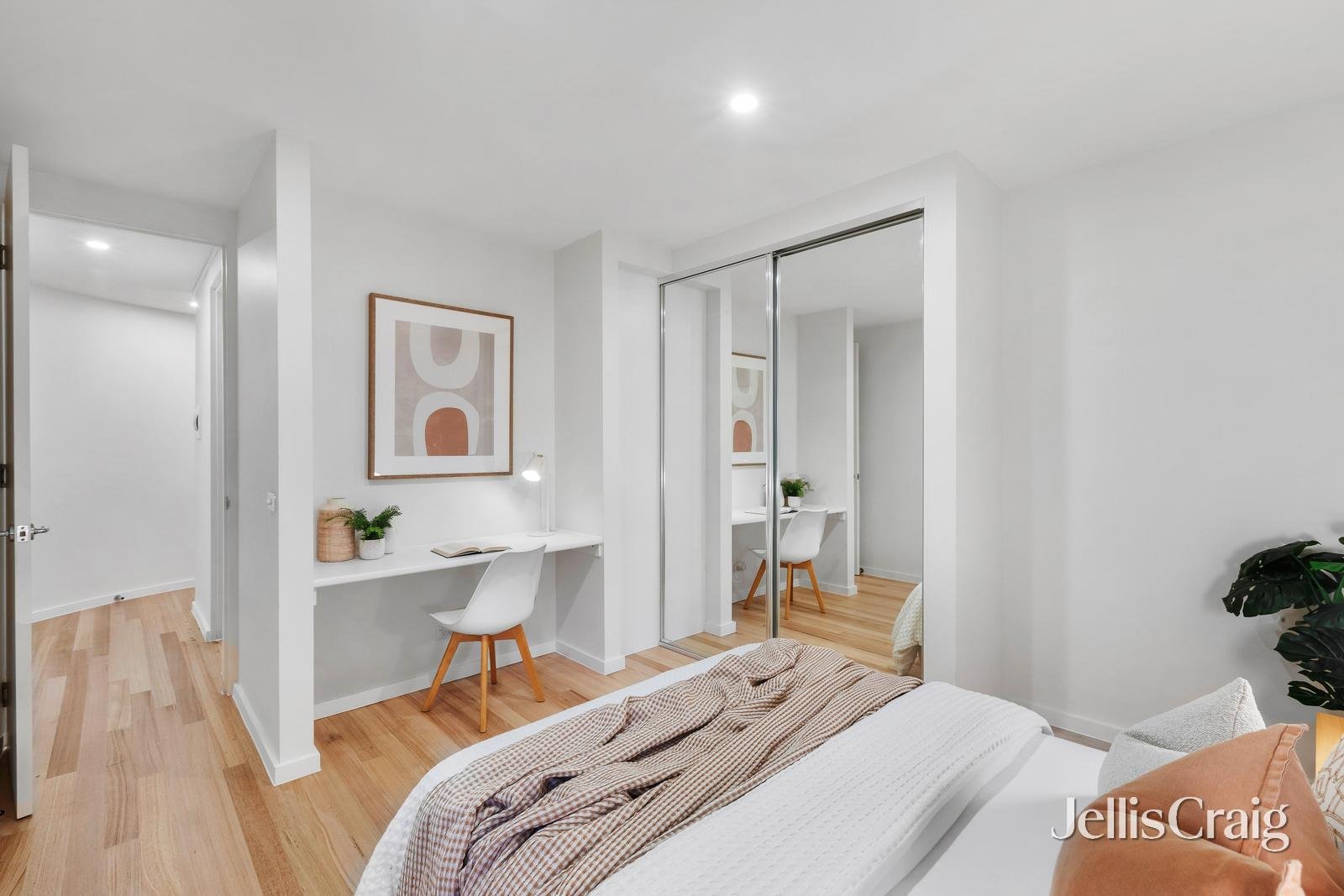 2/14 St Huberts Road, Carnegie image 6