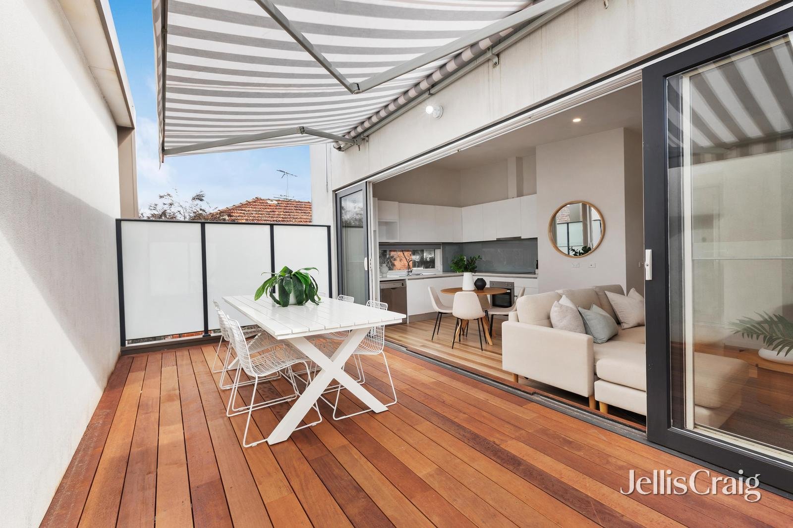 2/14 St Huberts Road, Carnegie image 8