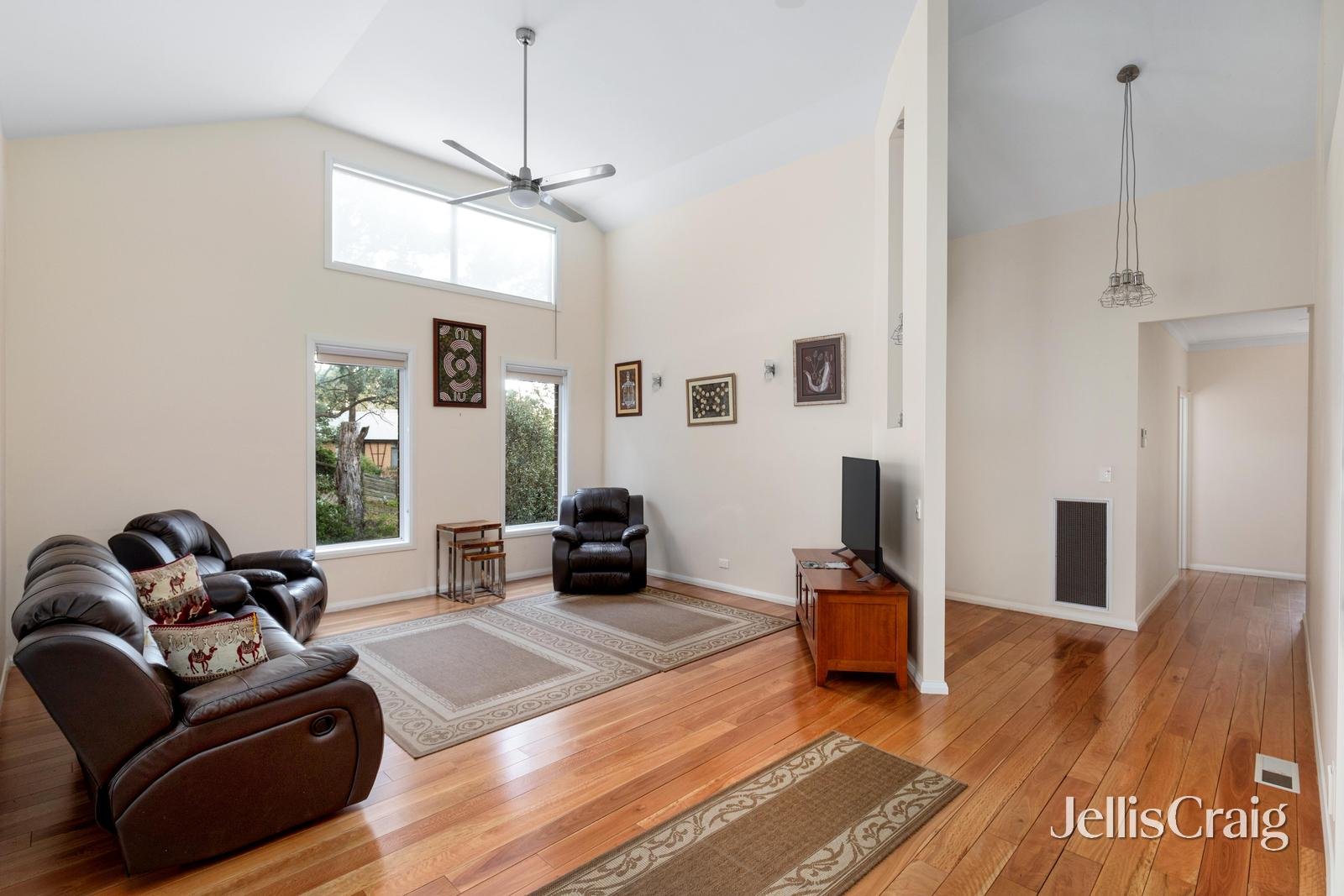 2/14 Taylor Road, Hurstbridge image 2