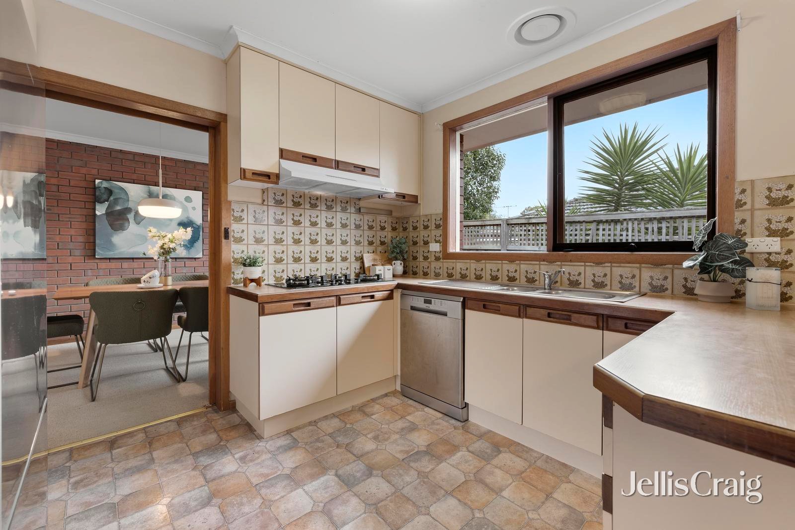2/14 Vine Street, Blackburn image 6